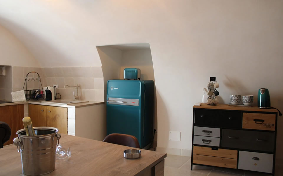 Zona living con cucina a induzione attrezzata Casa Tuccia